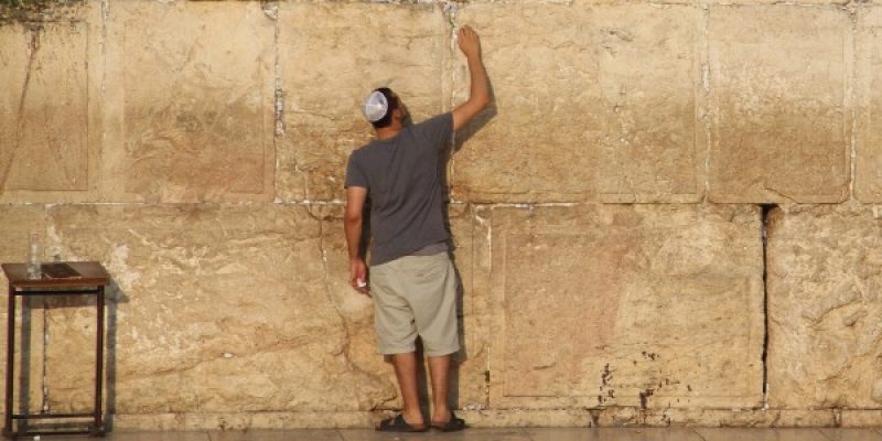 jewish-people-praying-jerusalem-s-western-wall (1)